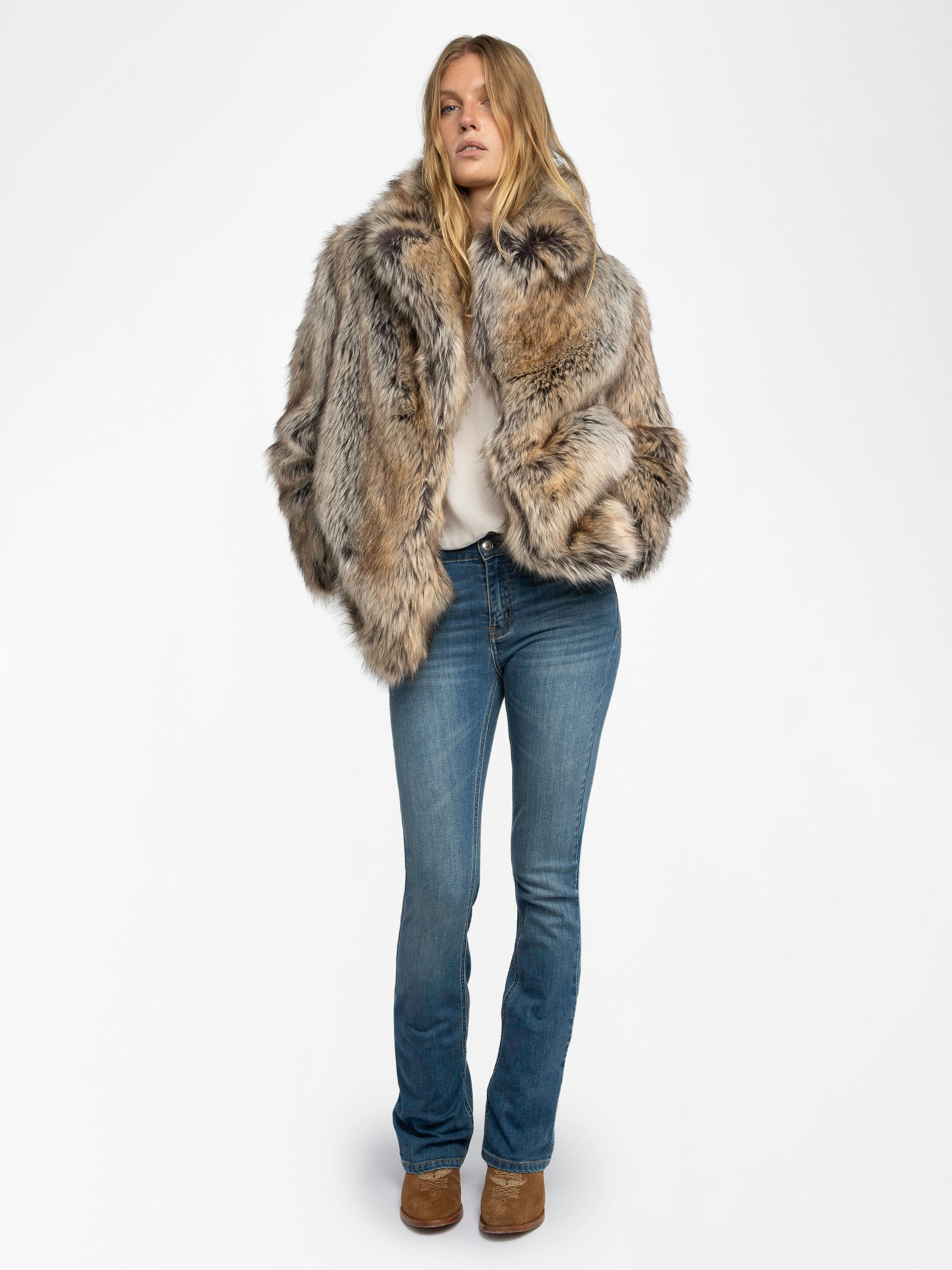 Faune Coat - Short faux fur coat with button fastening.